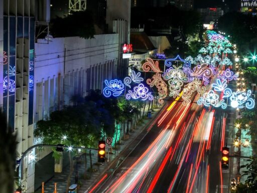 Night Strolling di Surabaya