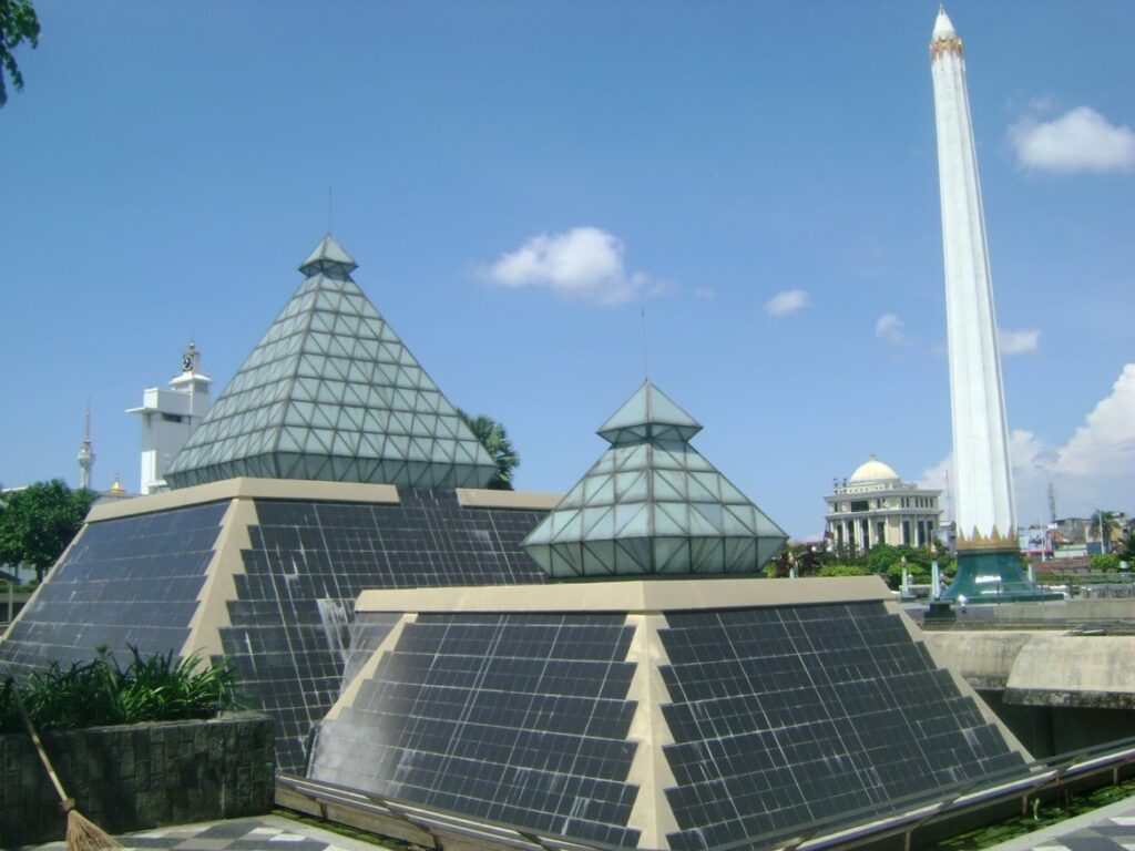 Museum Sepuluh Nopember (Tugu Pahlawan)