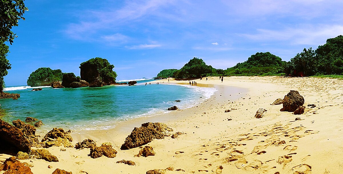 Pantai Watu Leter/Sumber foto: https://www.google.com/url?sa=i&url=https%3A%2F%2Fid.wikipedia.org%2Fwiki%2FPantai_Watu_Leter&psig=AOvVaw0Ej7eBx8wwWAOXAbp5biia&ust=1752035260736000&source=images&cd=vfe&opi=89978449&ved=0CBUQjRxqFwoTCKCR9JS2rI4DFQAAAAAdAAAAABAn