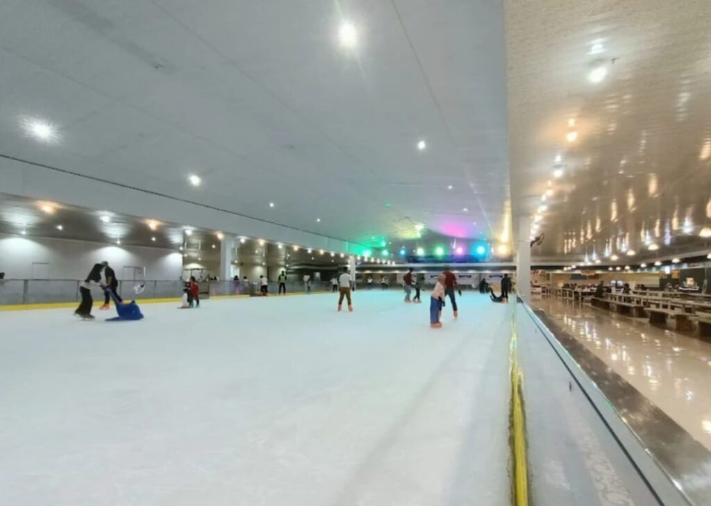 Ice Skating Msquare Maspion Square/foto: Tangkapan Layar Instagram