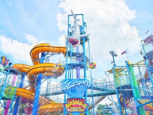 Hawai Waterpark Mlang Jawa Timur. Sumber dari : https://www.google.com/url?sa=i&url=https%3A%2F%2Fradarbanyumas.disway.id%2Fread%2F85917%2Fhawai-waterpark-malang-wisata-air-keluarga-penuh-kesenangan-di-kota-malang&psig=AOvVaw2Y6AeG3Te8yc39DcceJLdG&ust=1756357061710000&source=images&cd=vfe&opi=89978449&ved=0CBUQjRxqFwoTCNDuqIuaqo8DFQAAAAAdAAAAABAT