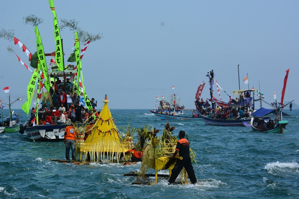 Larung Sesaji Pantai Prigi
