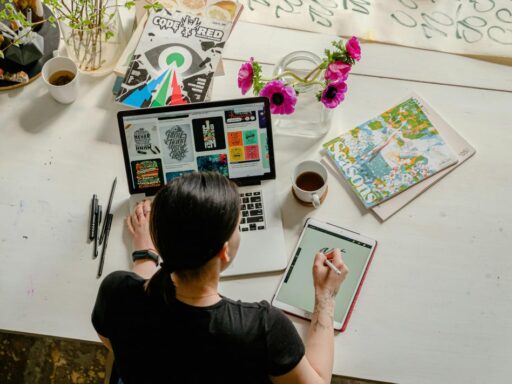 Sumber : https://www.google.com/url?sa=i&url=https%3A%2F%2Fbanyuwangi.viva.co.id%2Fgaya-hidup%2F5337-hobi-yang-mengasah-kreativitas-dan-imajinasimu&psig=AOvVaw0qDROz0MIJ0KPuzbmzO_bf&ust=1758936560532000&source=images&cd=vfe&opi=89978449&ved=0CBUQjRxqFwoTCJjG_ryj9Y8DFQAAAAAdAAAAABAc