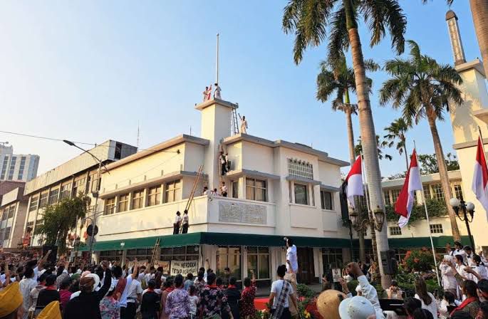 Teatrikal Perobekan Bendera DI Hotel Yamato