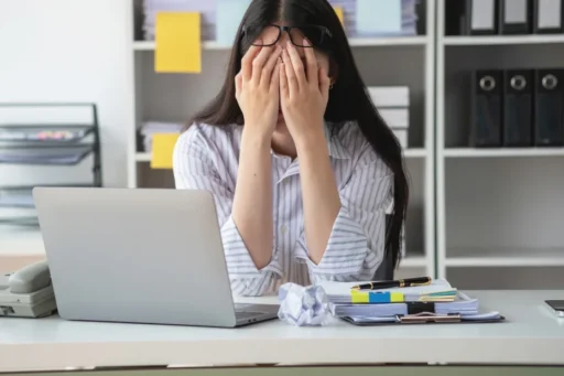 Sumber : https://www.google.com/url?sa=i&url=https%3A%2F%2Fblog.procura.id%2Flifestyle%2Fcara-mengelola-stress%2F&psig=AOvVaw03lyqvCwtcIt673wU9oMvl&ust=1758935054409000&source=images&cd=vfe&opi=89978449&ved=0CBUQjRxqFwoTCOiY5eud9Y8DFQAAAAAdAAAAABAE