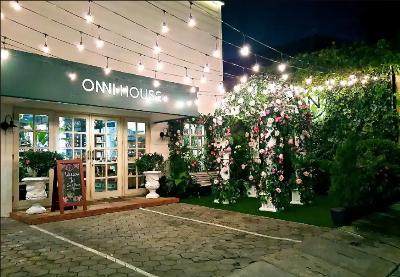 Onni House Cafe Surabaya