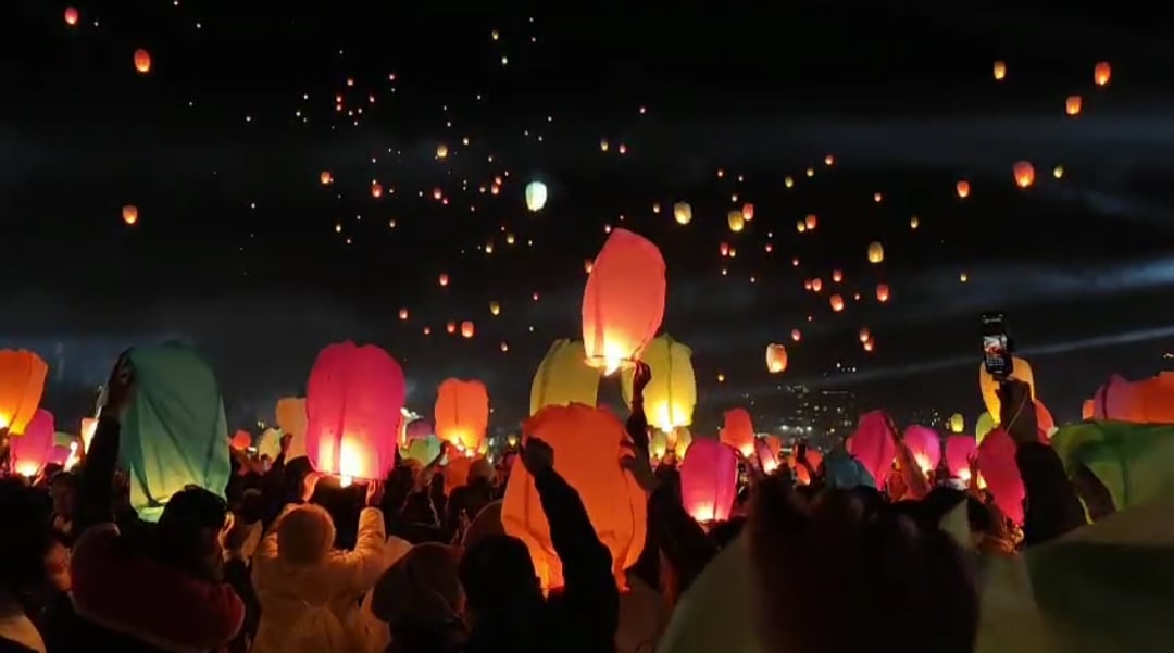 penerbangan ribuan lampion