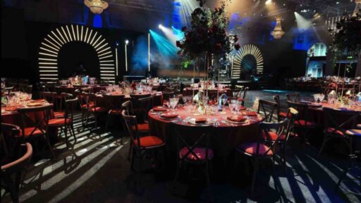 Sumber : https://www.google.com/url?sa=i&url=https%3A%2F%2Fwww.juliacharleseventmanagement.co.uk%2Fgala-dinner-decoration-ideas-and-inspiration-high-end-events%2F&psig=AOvVaw0PeBmEA090RddrkZWcICCk&ust=1759808343438000&source=images&cd=vfe&opi=89978449&ved=0CBcQjRxqFwoTCLjtyo3TjpADFQAAAAAdAAAAABAb