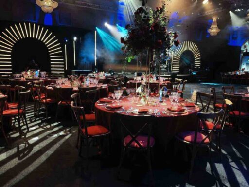 Sumber : https://www.google.com/url?sa=i&url=https%3A%2F%2Fwww.juliacharleseventmanagement.co.uk%2Fgala-dinner-decoration-ideas-and-inspiration-high-end-events%2F&psig=AOvVaw0PeBmEA090RddrkZWcICCk&ust=1759808343438000&source=images&cd=vfe&opi=89978449&ved=0CBcQjRxqFwoTCLjtyo3TjpADFQAAAAAdAAAAABAb
