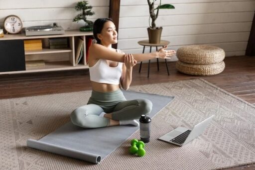 Sumber : https://www.google.com/url?sa=i&url=https%3A%2F%2Ftugumalang.id%2F10-menit-full-body-streching-ini-memiliki-dampak-luar-biasa%2F&psig=AOvVaw3JPey4dH-dTFWeTEvh5_yg&ust=1760410894120000&source=images&cd=vfe&opi=89978449&ved=0CBUQjRxqFwoTCNDelemXoJADFQAAAAAdAAAAABAE