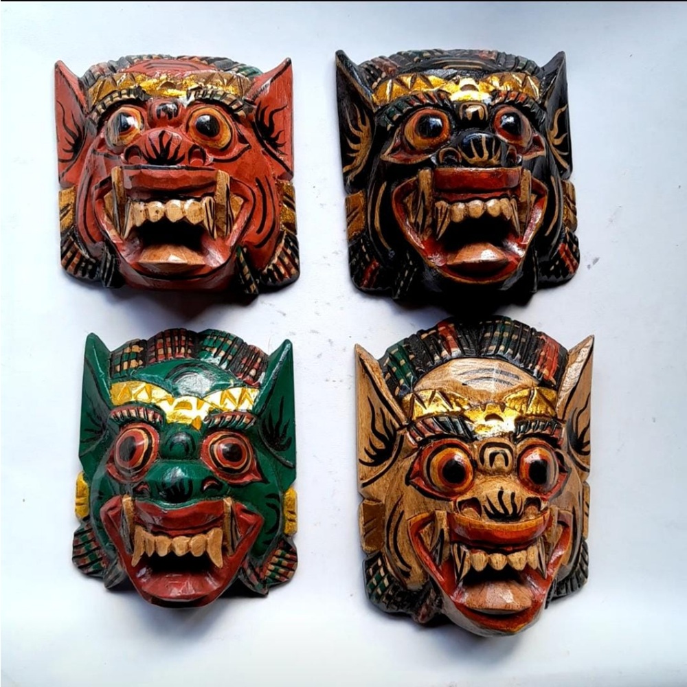 Ukiran Kayu dan Topeng 