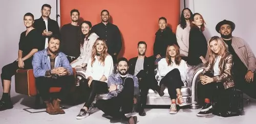 Hillsong Worship menghadirkan penampilan bersama dalam rangkaian Asia Tour 2026.