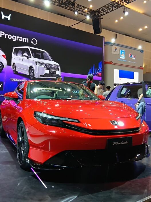 Honda Prelude berwarna merah dipamerkan di GIIAS Surabaya 2026