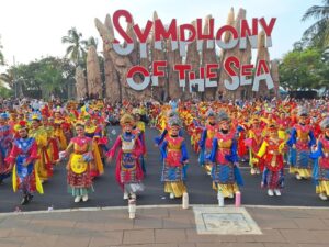 Pertunjukan Tari Kolosal Betawi di Symphony of the Sea Ancol