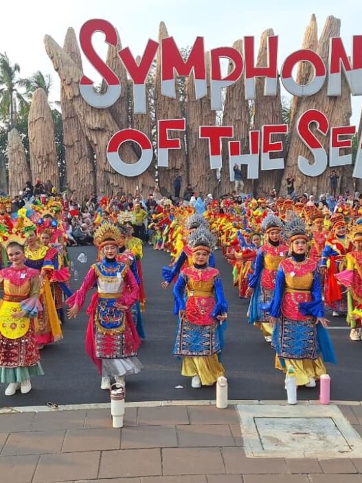 Pertunjukan Tari Kolosal Betawi di Symphony of the Sea Ancol