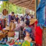 Stand Solo Art Market berisi produk kerajinan tangan dan sepatu lukis di Selasar Ngarsopuro.