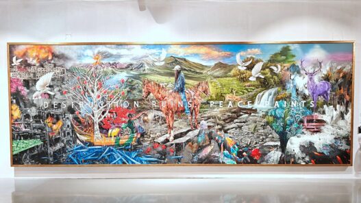 Lukisan panorama Destruction Ruins, Peace Paints karya SBY di dinding galeri.