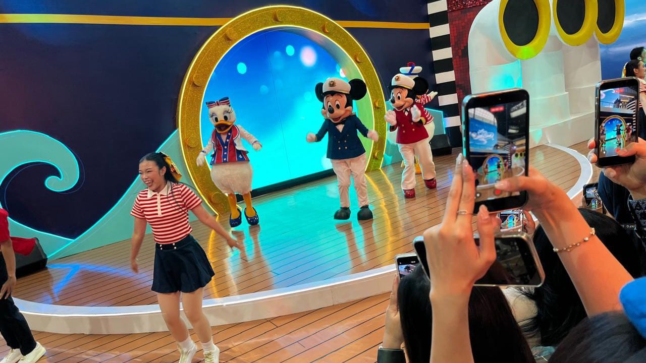 Pameran Disney Cruise Line di Grand Atrium Pakuwon Mall Surabaya.