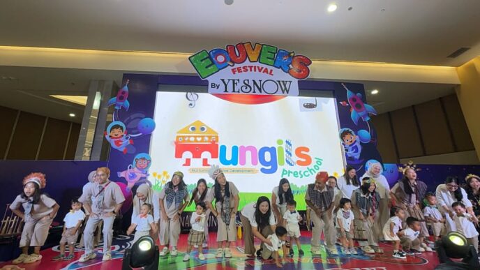 Penampilan anak-anak dan pengajar Mungils Preschool di panggung Eduvers Festival 2026.