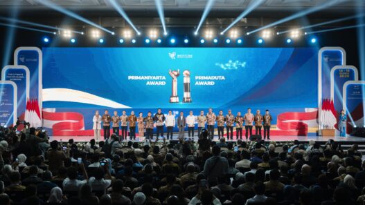 Penganugerahan Primaniyarta dan Primaduta Award oleh Kementerian Perdagangan RI di atas panggung bersama para pemenang.