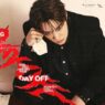 Poster tur konser solo Doh Kyung Soo bertajuk 'DAY OFF' di Macau. Menampilkan Doh Kyung Soo berpose menopang dagu dengan blazer hitam di atas latar putih, disertai grafis sobekan kertas merah berisikan detail tanggal konser 17-18 Oktober 2026 di Studio City Event Center.